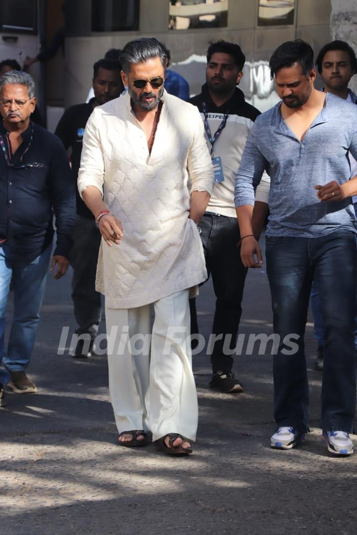 Suniel Shetty  snapped at Filmistan dance deewane