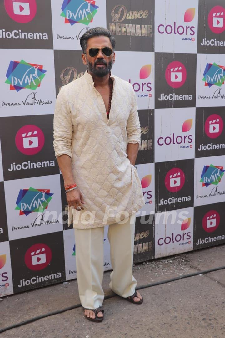 Suniel Shetty  snapped at Filmistan dance deewane