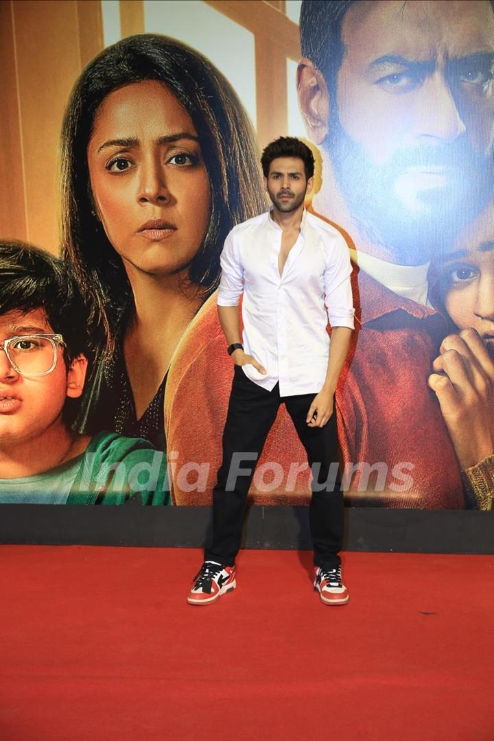 Kartik Aaryan grace the premiere of Shaitaan