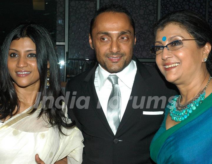 Rahul Bose with Aparna and Konkona