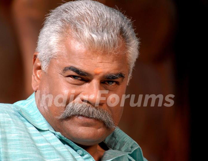 Sharat Saxena in the movie Kushti