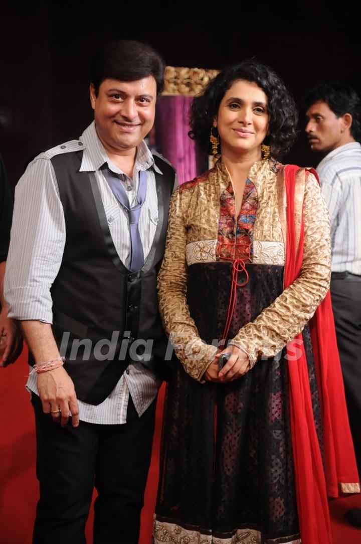 Sachin & Supriya Pilgaonkar at STAR Parivaar Awards 2010