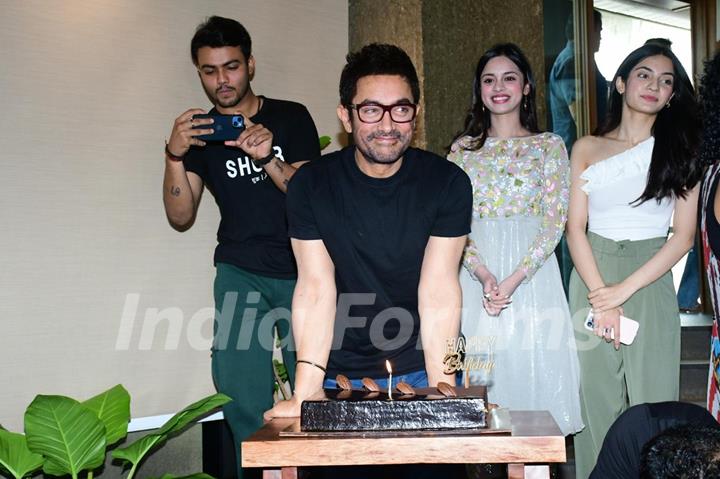 Aamir Khan celebrates his birthday with media 