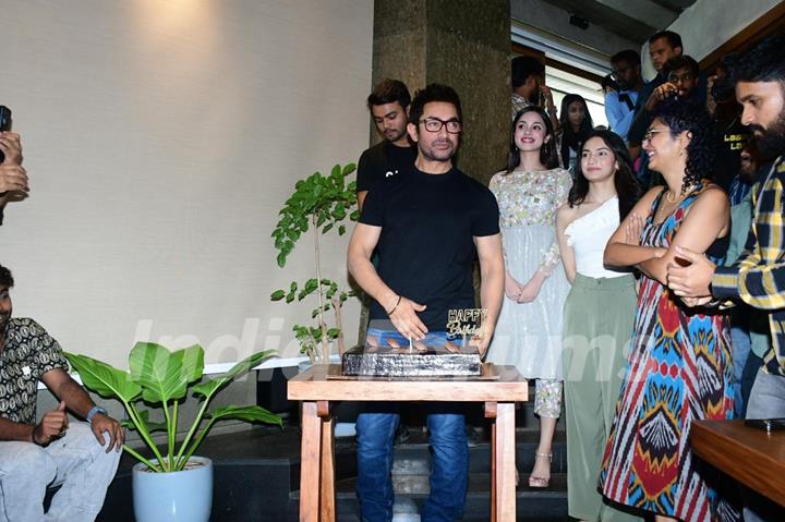 Aamir Khan celebrates his birthday with media 