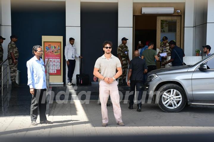 Tiger Shroff spotted at the Kalina airport