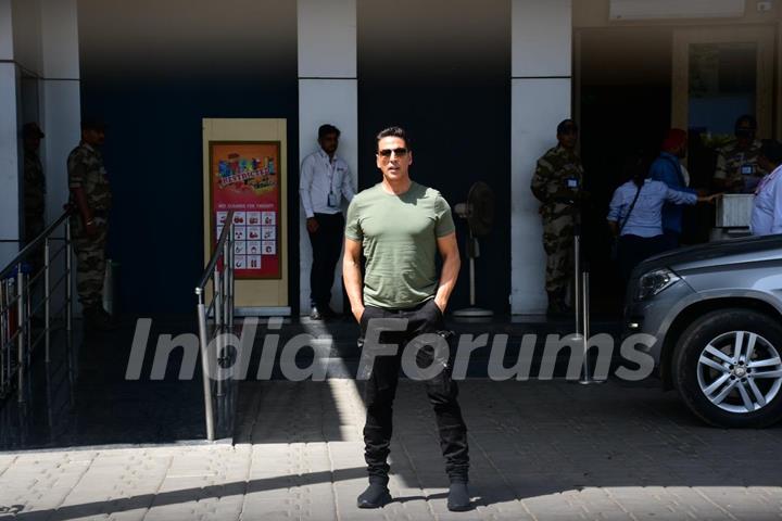 Akshay Kumar spotted at the Kalina airport