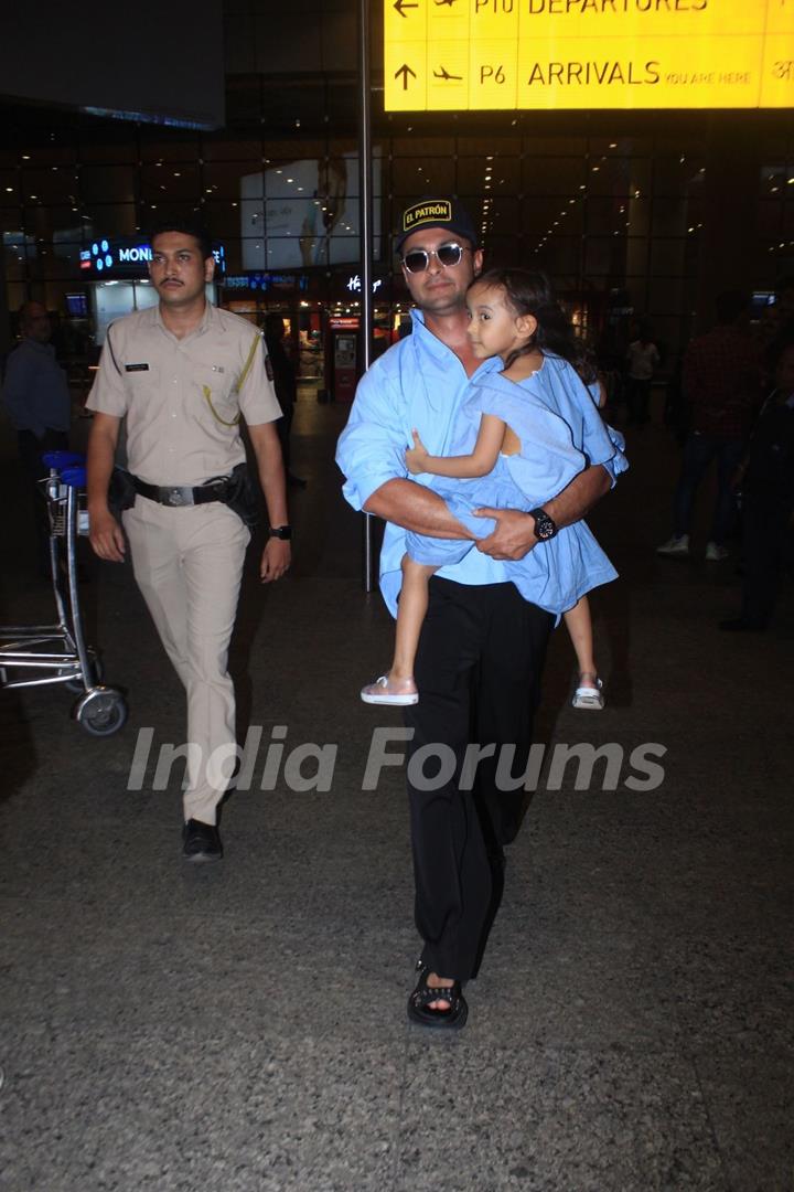 Aayush Sharma snapped at the airport