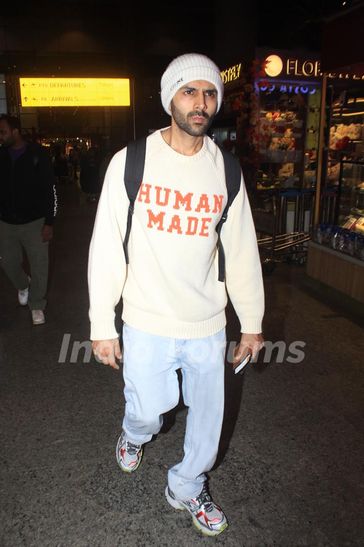 Kartik Aaryan snapped at the airport