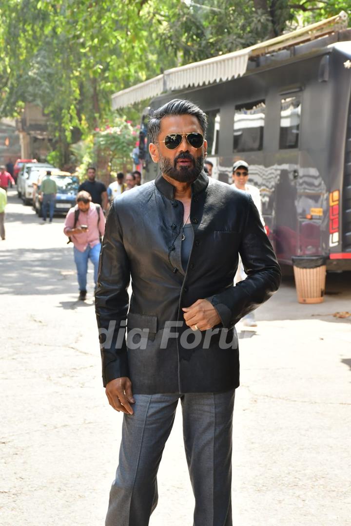 Suniel Shetty snapped on the set of Dance Deewane 4