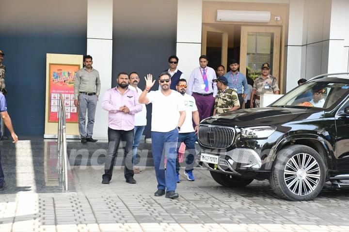 Ajay Devgn snapped at the Kalina airport