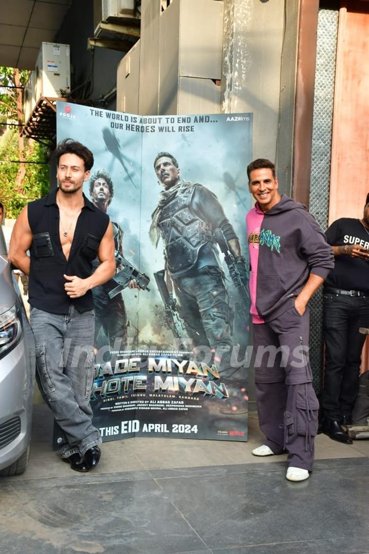 Akshay Kumar and Tiger Shroff snapped for Promotion of Bade Miyan Chote Miyaan 