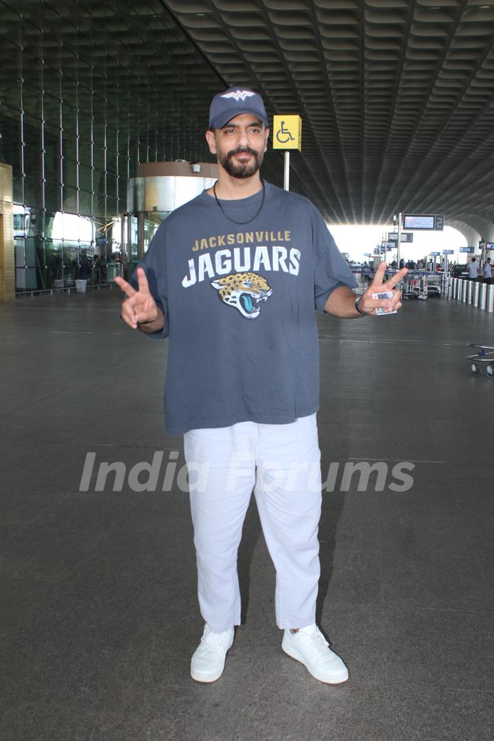 Angad Bedi snapped at the airport