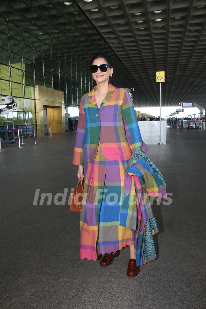 Sonam Kapoor snapped at the airport