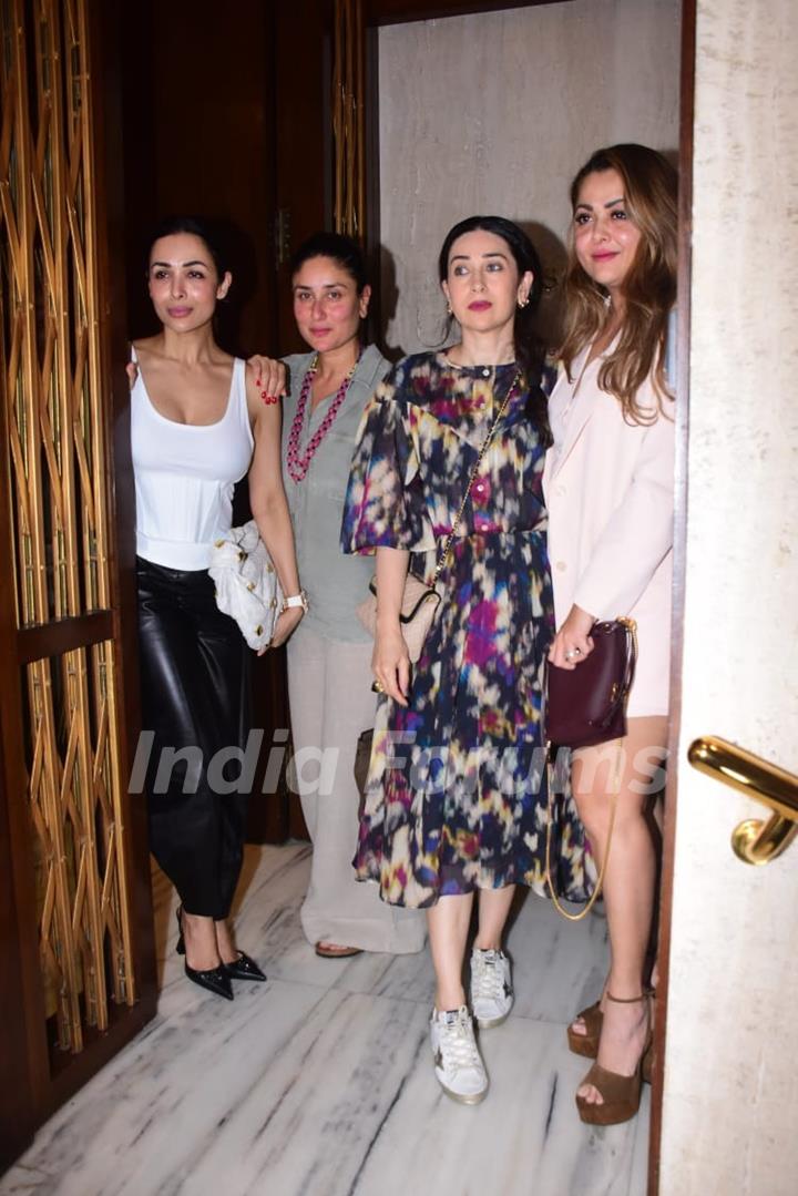 Kareena Kapoor ,Malaika Arora, Amrita Arora, Karisma Kapoor spotted at Manish Malotra house