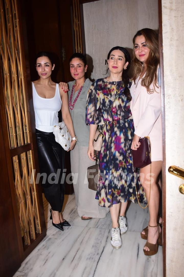 Kareena Kapoor ,Malaika Arora, Amrita Arora, Karisma Kapoor spotted at Manish Malotra house