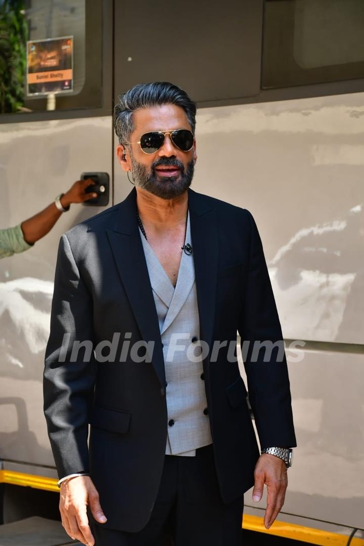 Suniel Shetty snapped on the set of Dance Deewane 4