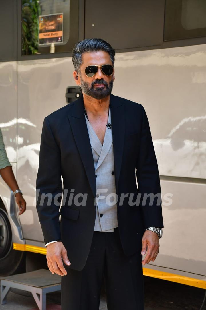 Suniel Shetty snapped on the set of Dance Deewane 4