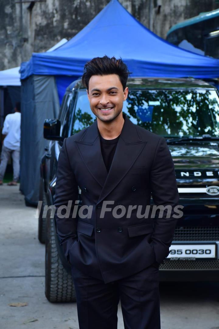 Aayush Sharma snapped on the set of Dance Deewane 4 for Ruslaan promotion