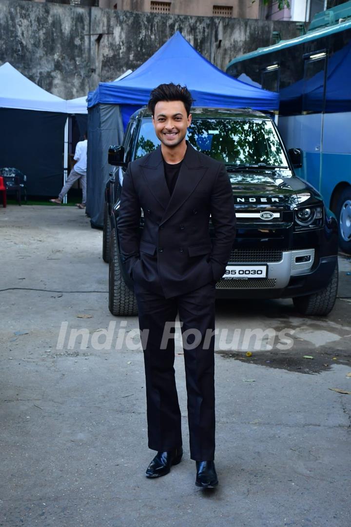 Aayush Sharma snapped on the set of Dance Deewane 4 for Ruslaan promotion