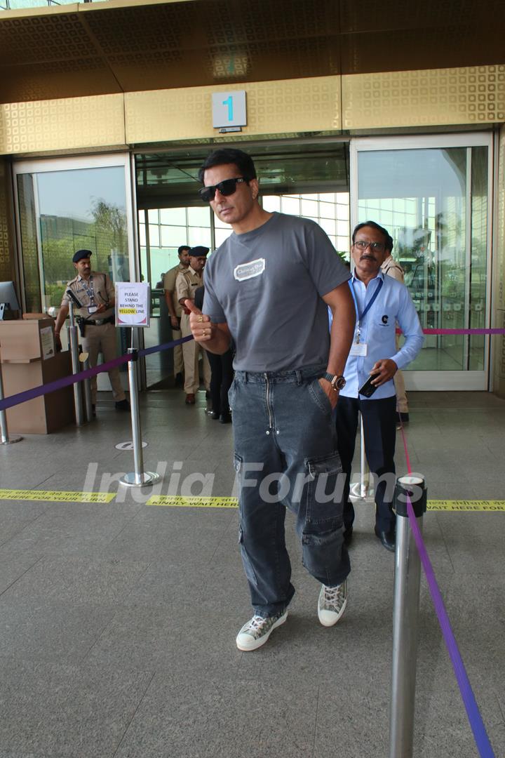 Sonu Sood spotted at the airport