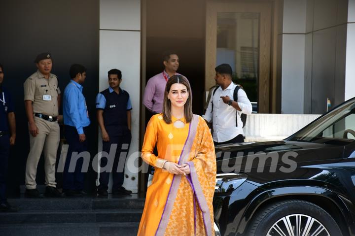 Kriti Sanon spotted at the Kalina airport