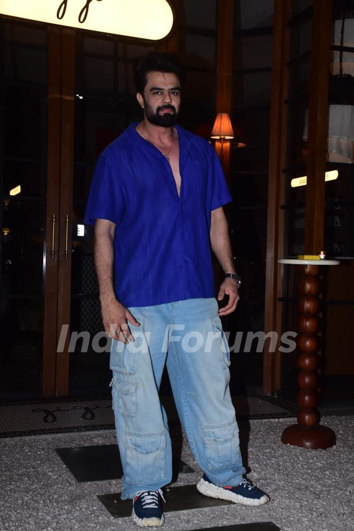 Maniesh Paul snapped in the Bandra
