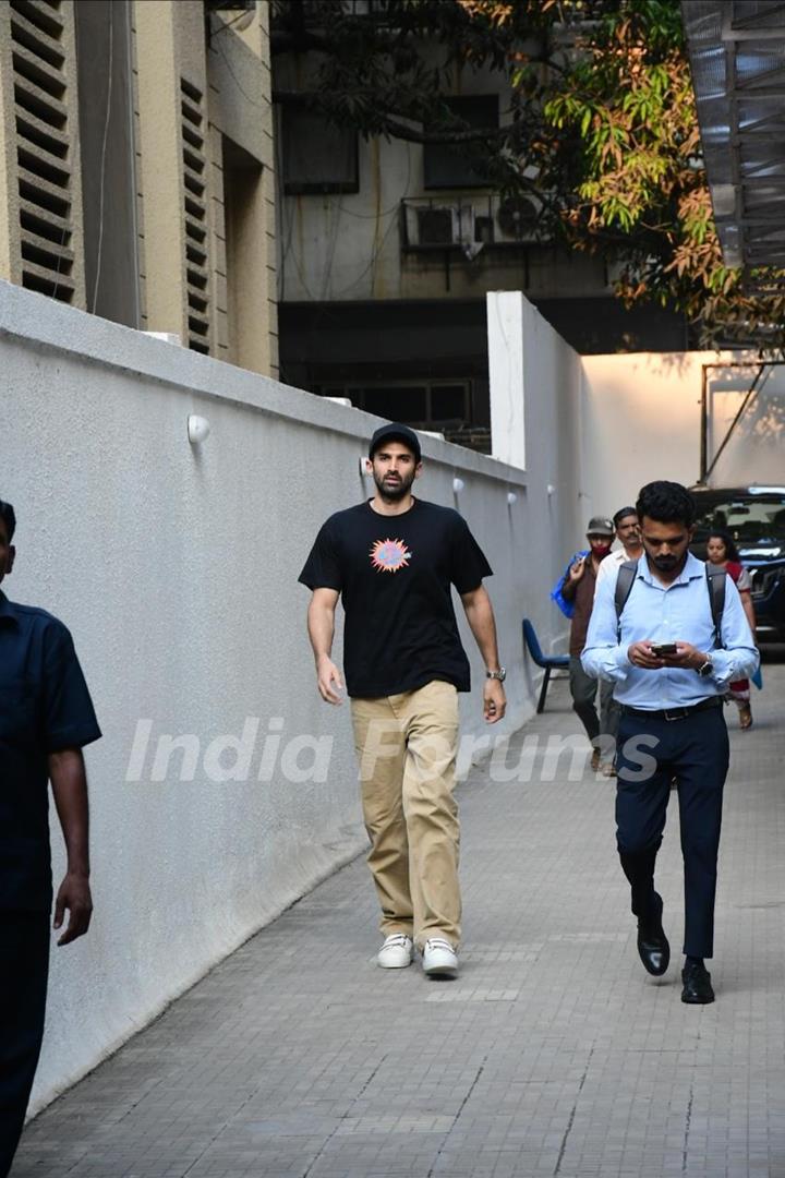 Aditya Roy Kapur snapped in Dharma office in Khar