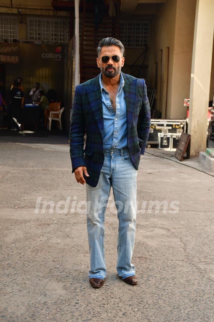 Suniel Shetty snapped for Dance Deewane show