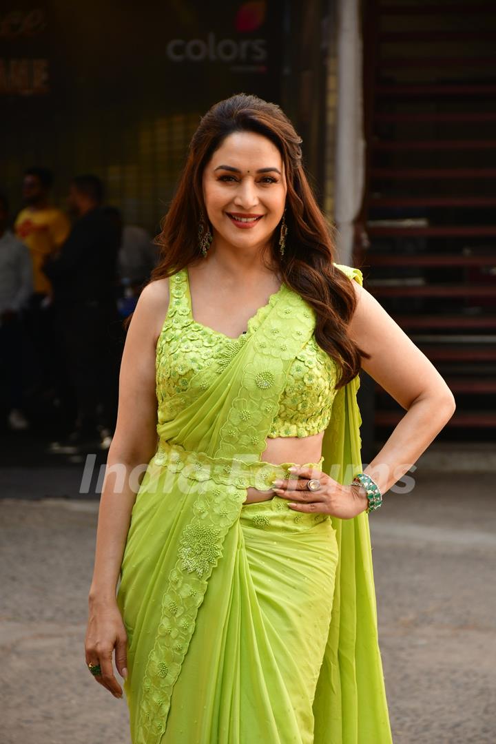 Madhuri Dixit snapped for Dance Deewane show