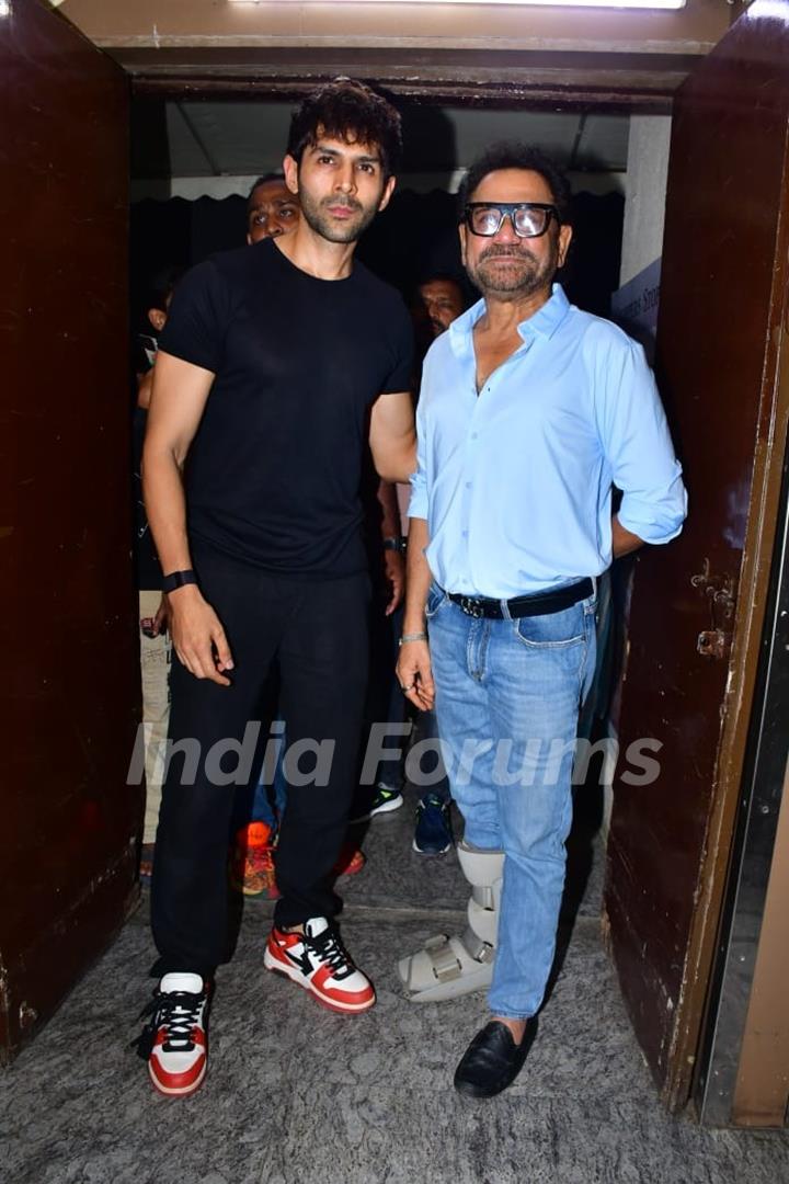 Anees Bazmee and Kartik Aaryan snapped at the screeing of 'Do Aur Do Pyaar Do'