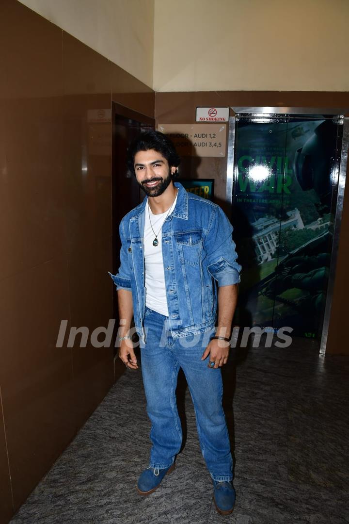Celebrities snapped at the screeing of 'Do Aur Do Pyaar Do'