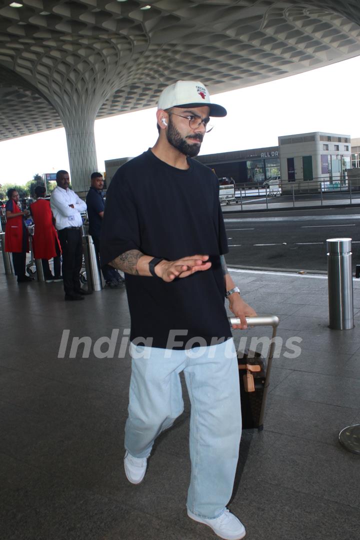 Virat Kohli snapped at the airport