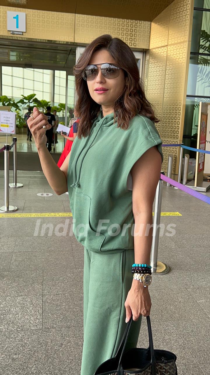 Shamita Shetty snapped at the airport