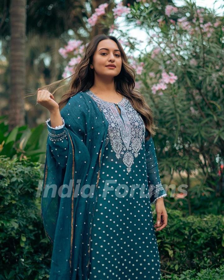 Sonakshi Sinha Sonakshi Sinha looks absolutely beautiful in an ethnic outfit