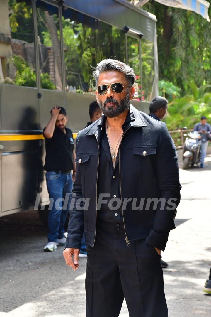 Suniel Shetty snapped on the set of Dance Deewane 4