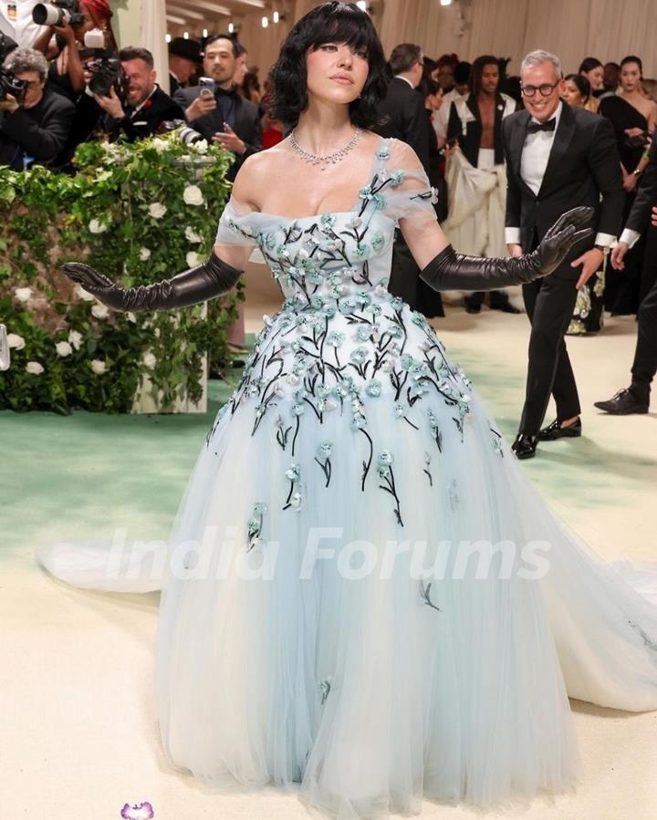 Sydney Sweeney grace Red carpet of Met Gala 2024 