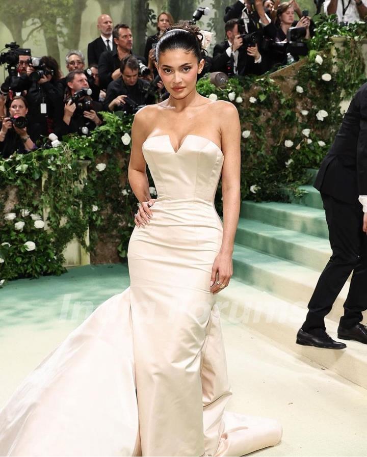Kylie Jenner grace Red carpet of Met Gala 2024 