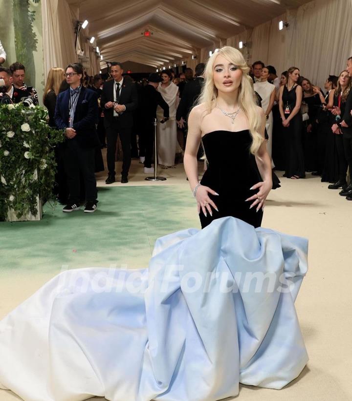 Sabrina Carpenter grace Red carpet of Met Gala 2024 Photo