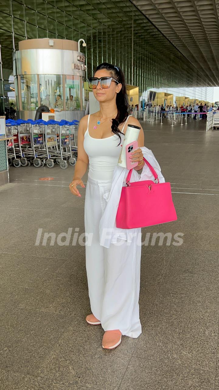 Tanishaa Mukerji snapped at the airport
