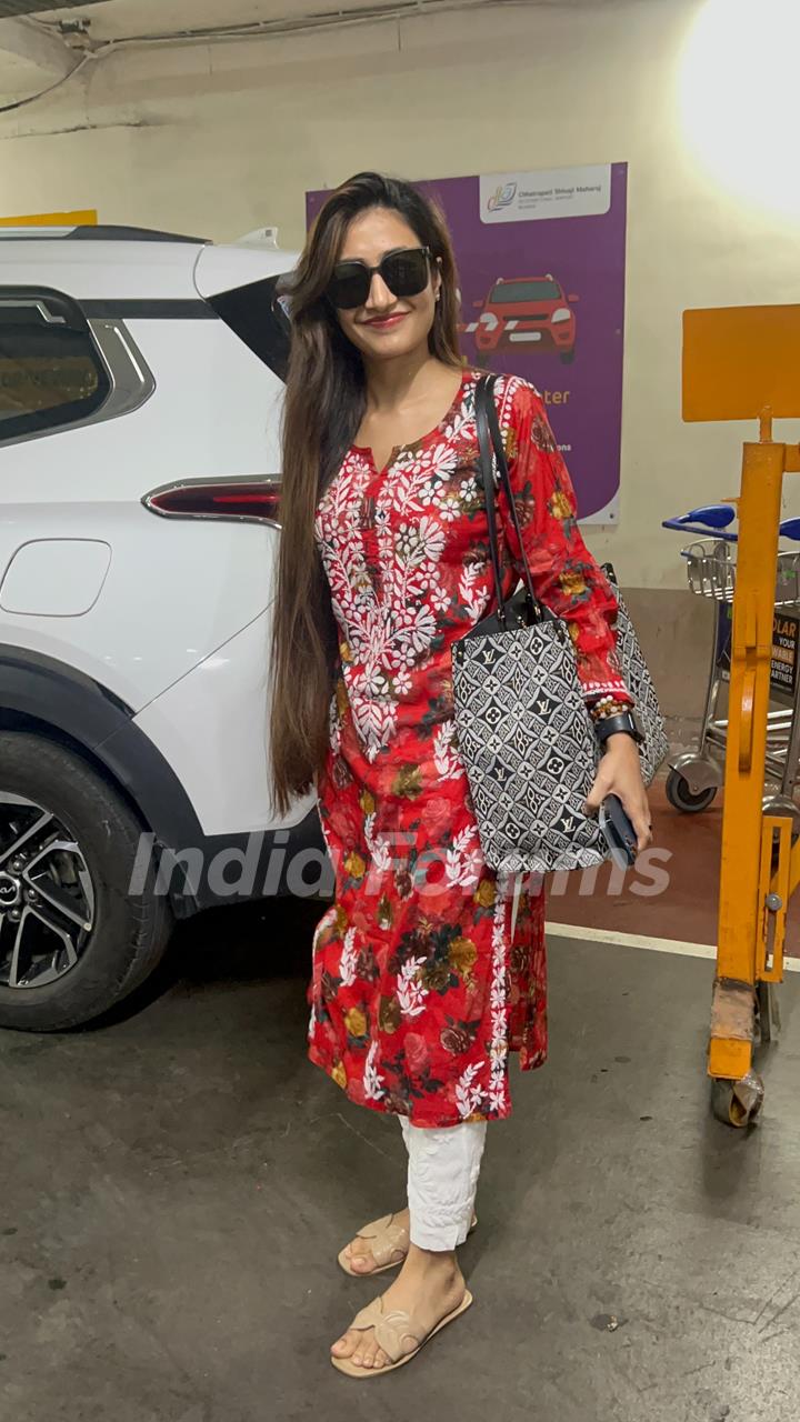 Dhanashree Verma Chahal snapped at the airport