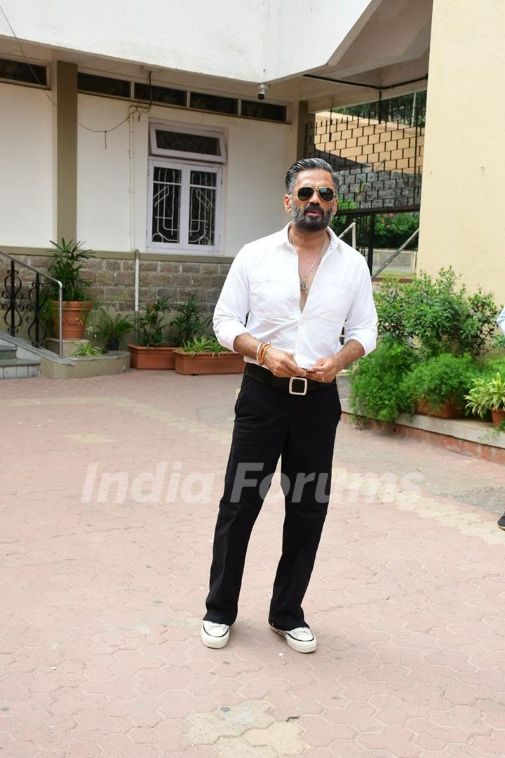 Suniel Shetty snapped after their Lok Sabha Election voting