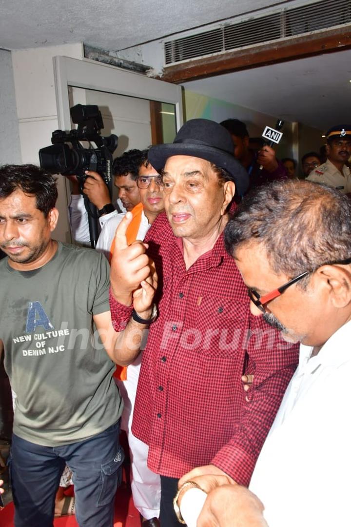 Dharmendra snapped after their Lok Sabha Election voting