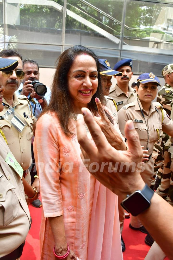 Hema Malini snapped after their Lok Sabha Election voting