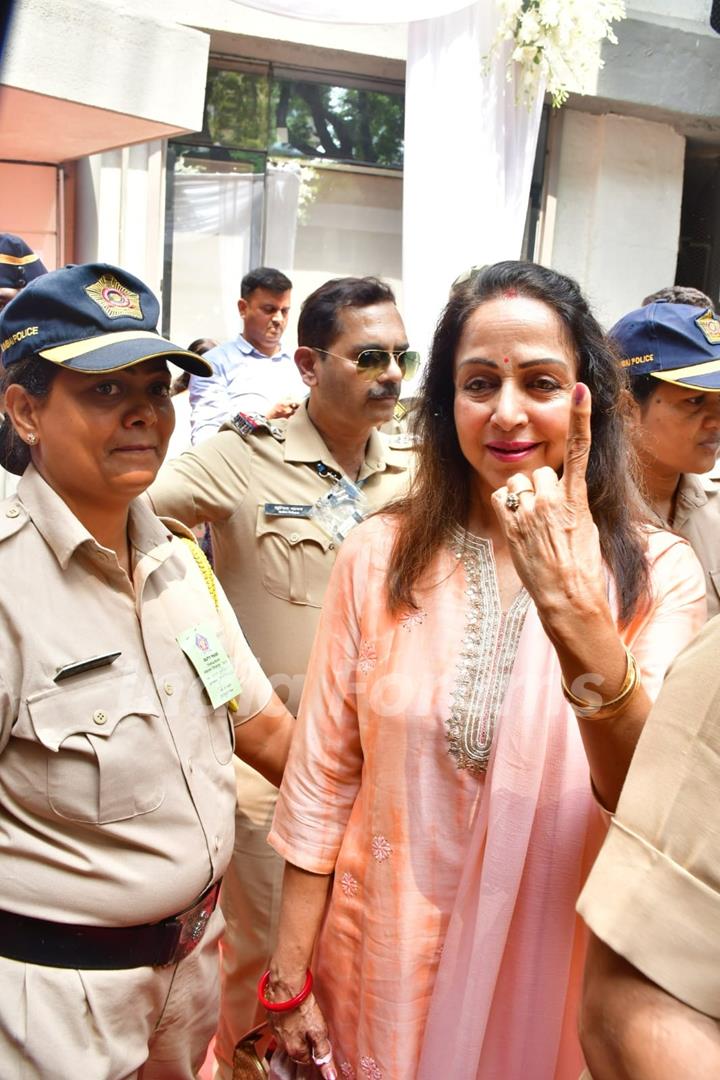 Hema Malini snapped after their Lok Sabha Election voting