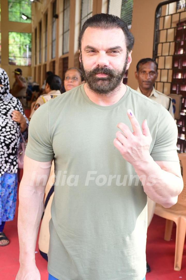 Sohail Khan snapped after their Lok Sabha Election voting
