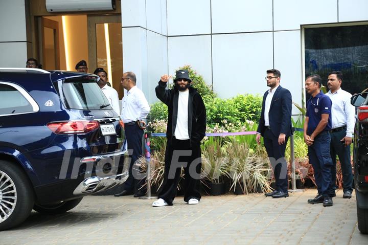 Ranveer Singh snapped at the Kalina airport
