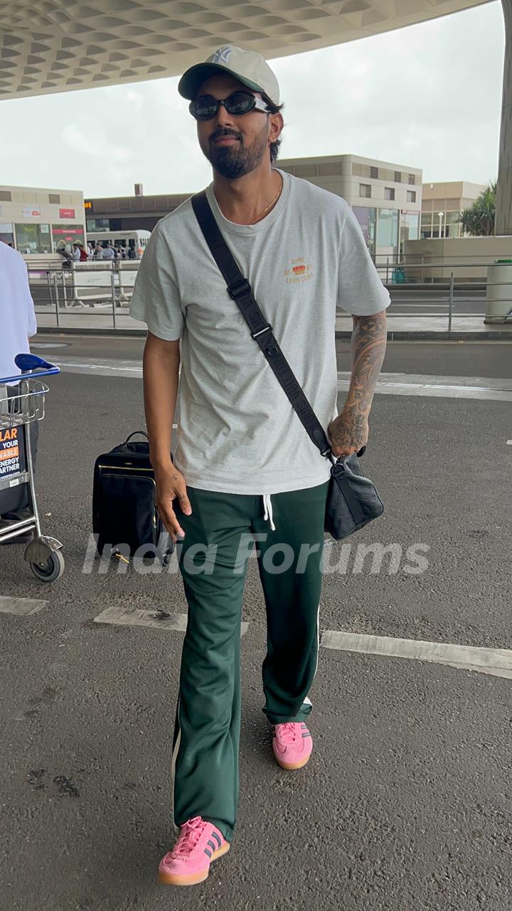 KL Rahul snapped at the airport