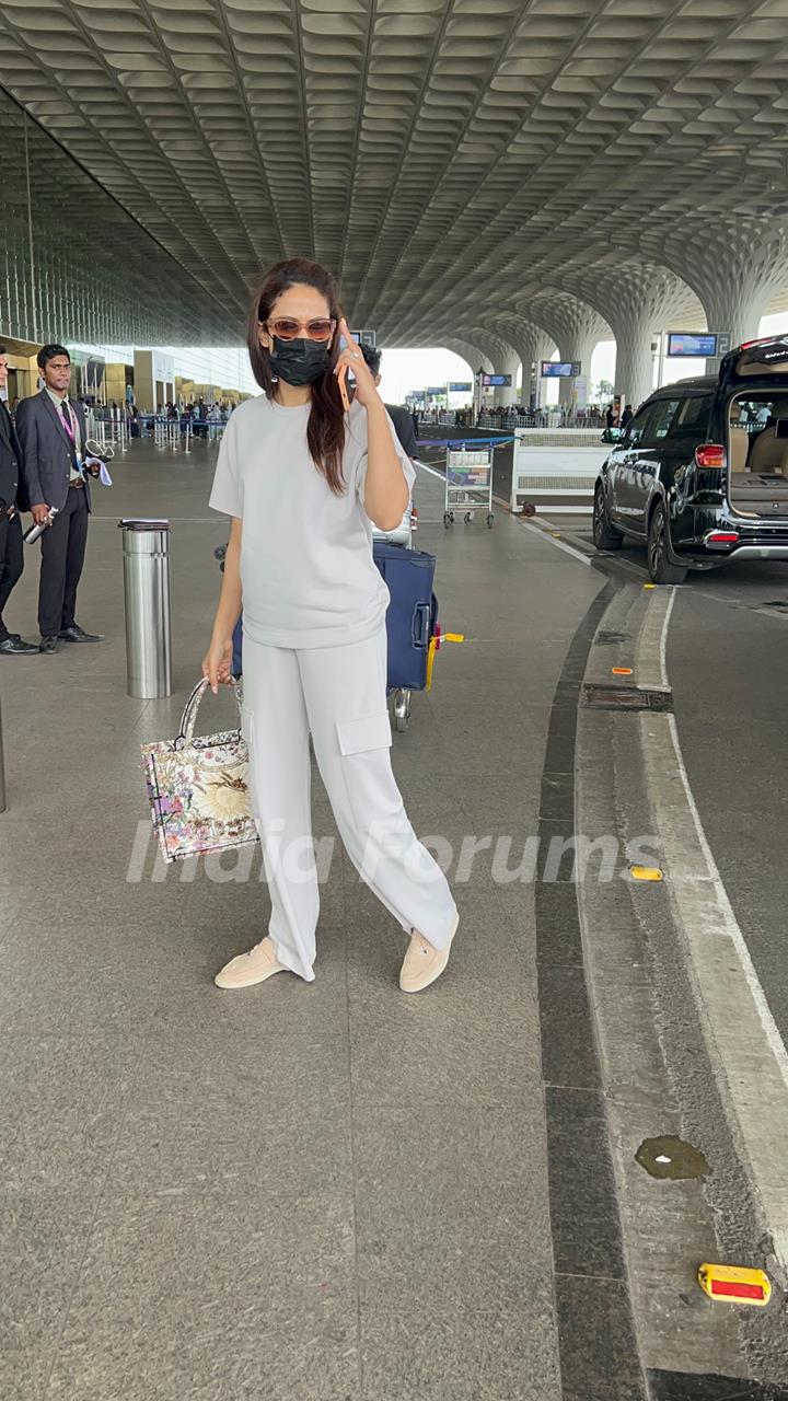 Mira Rajput Kapoor snapped at the airport