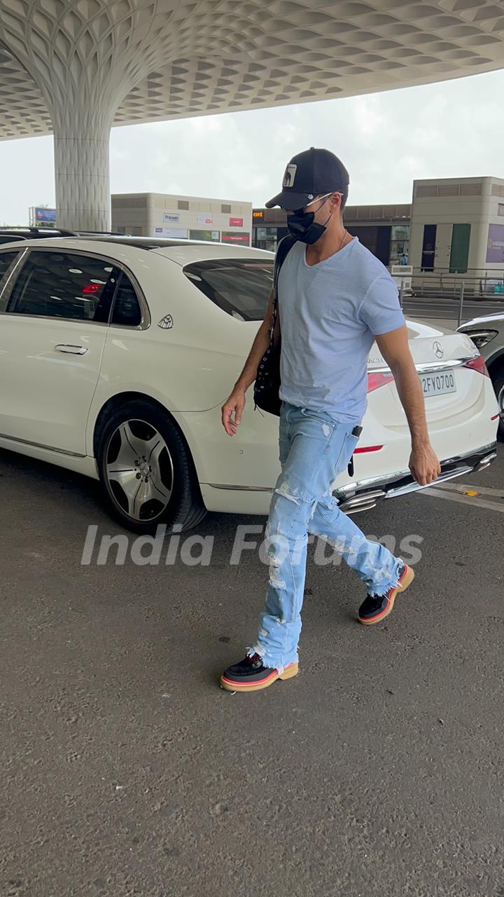 Shahid Kapoor snapped at the airport