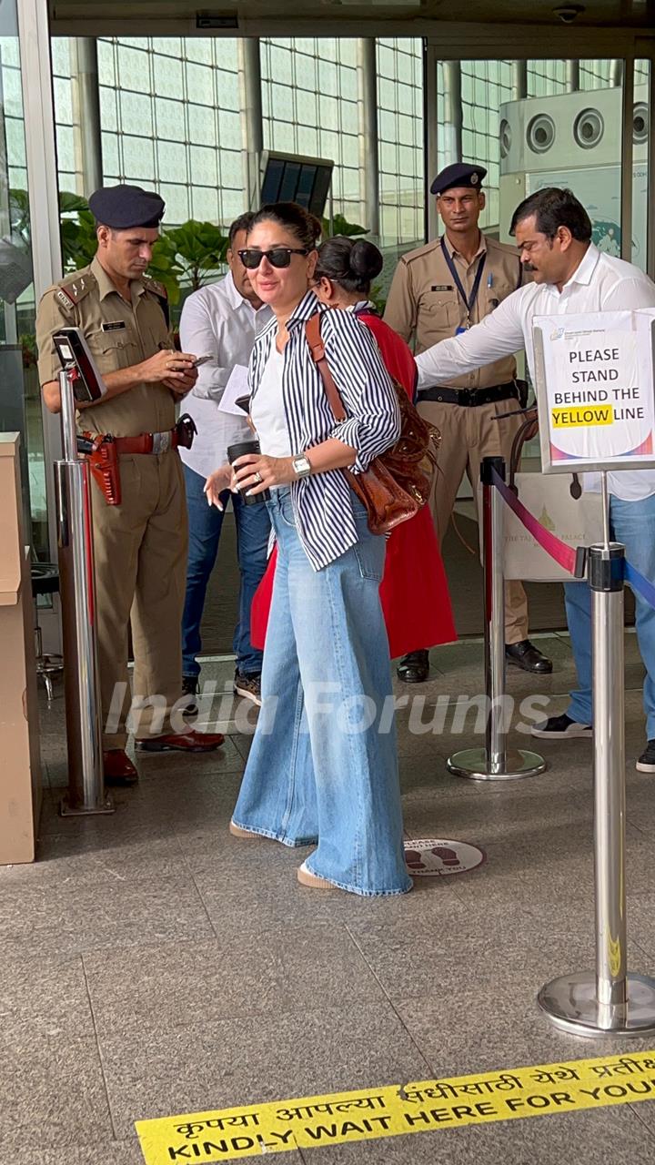 Kareena Kapoor snapped at the airport